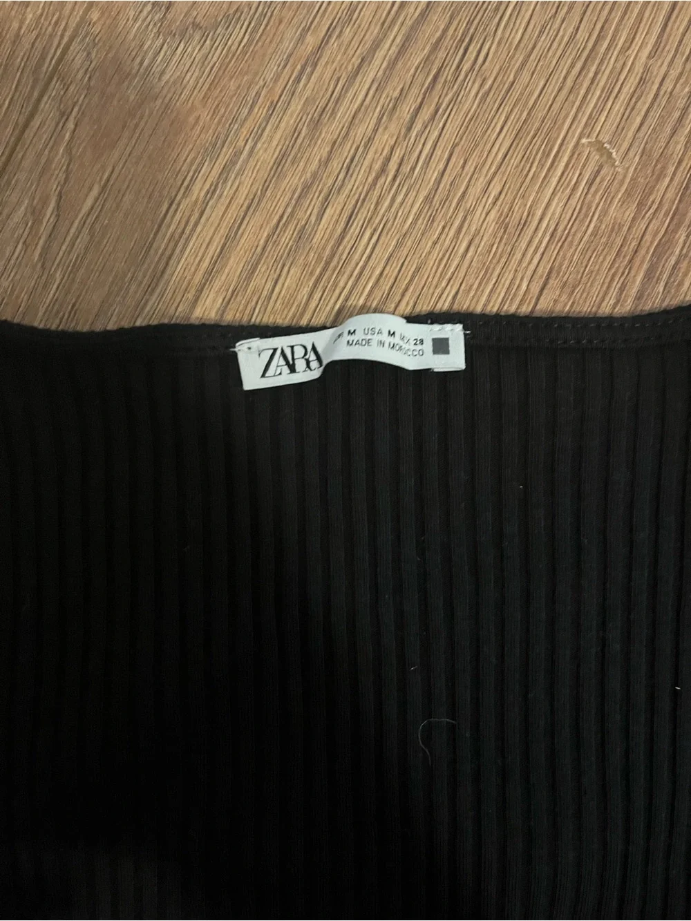 Zara Black Long-Sleeve Ribbed Crop Top with Hook Closure - Picture 2 of 2